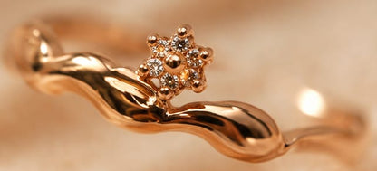 Golden Petal Wave Ring