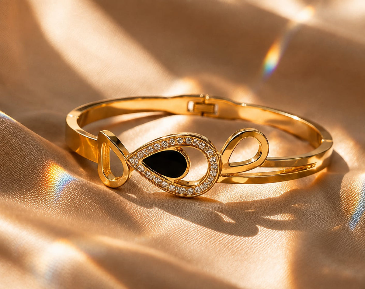 Black Teardrop  Bracelet
