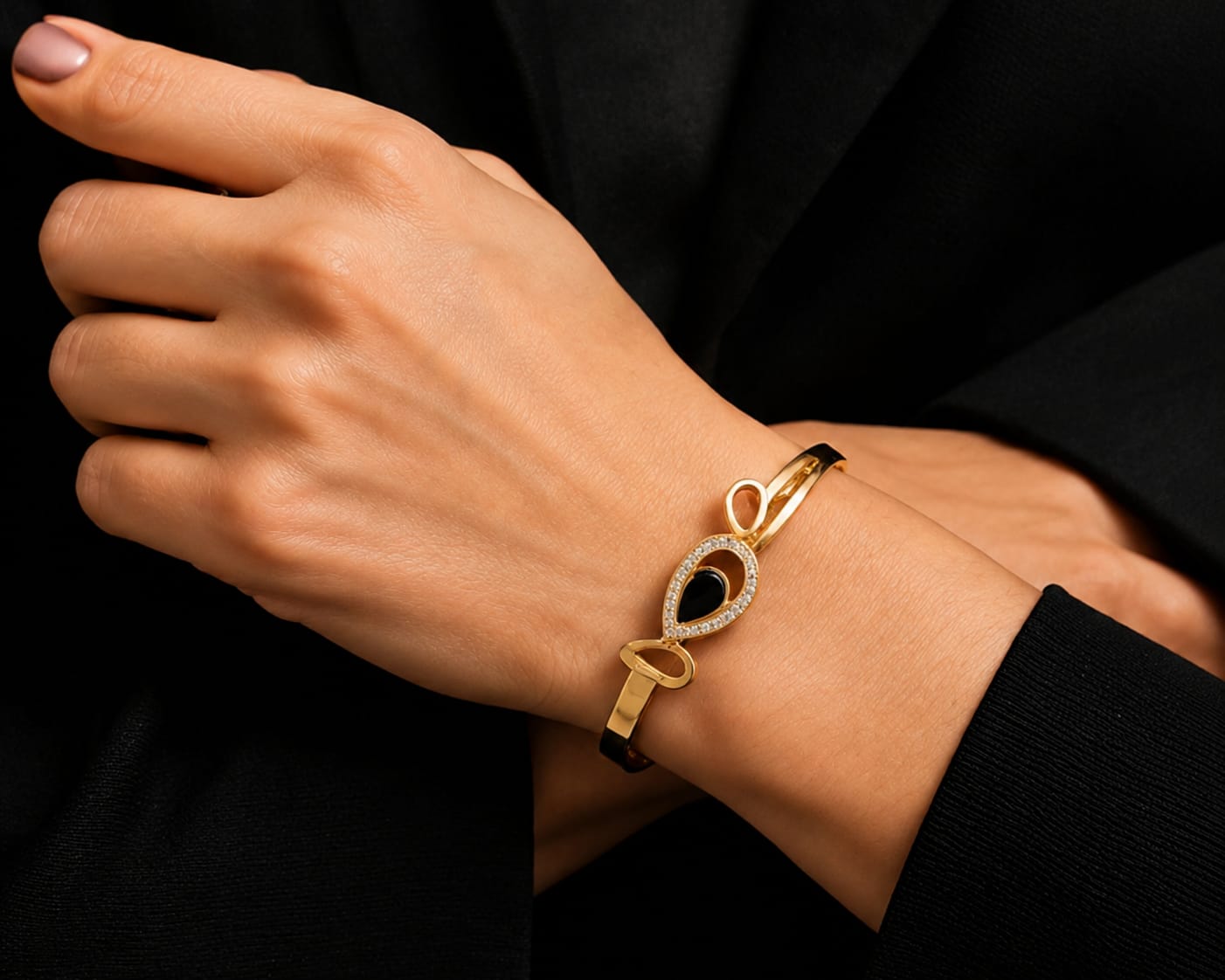 Black Teardrop  Bracelet