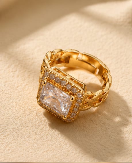 Regal Ice Chain Ring